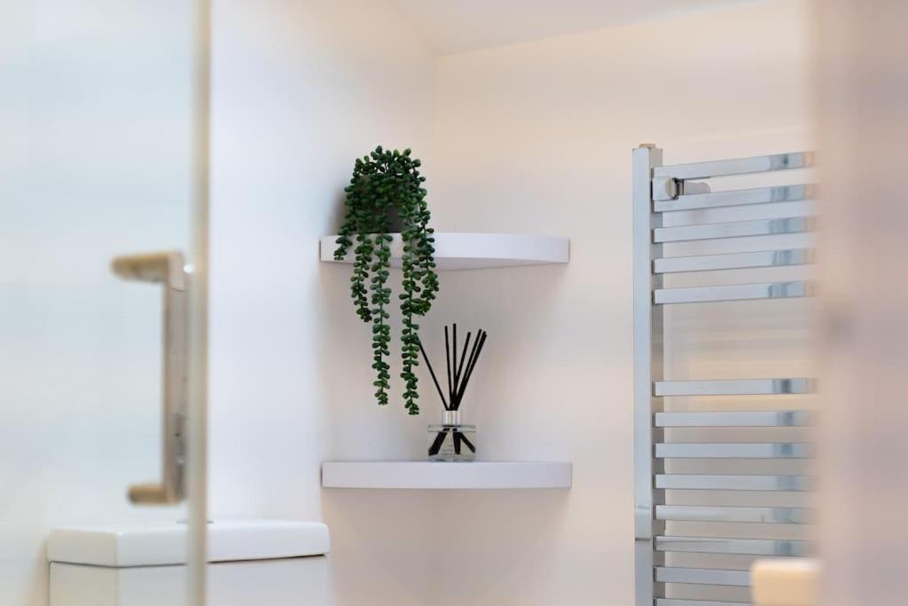 Luxury Living Away From Home Redhill  Esterno foto
