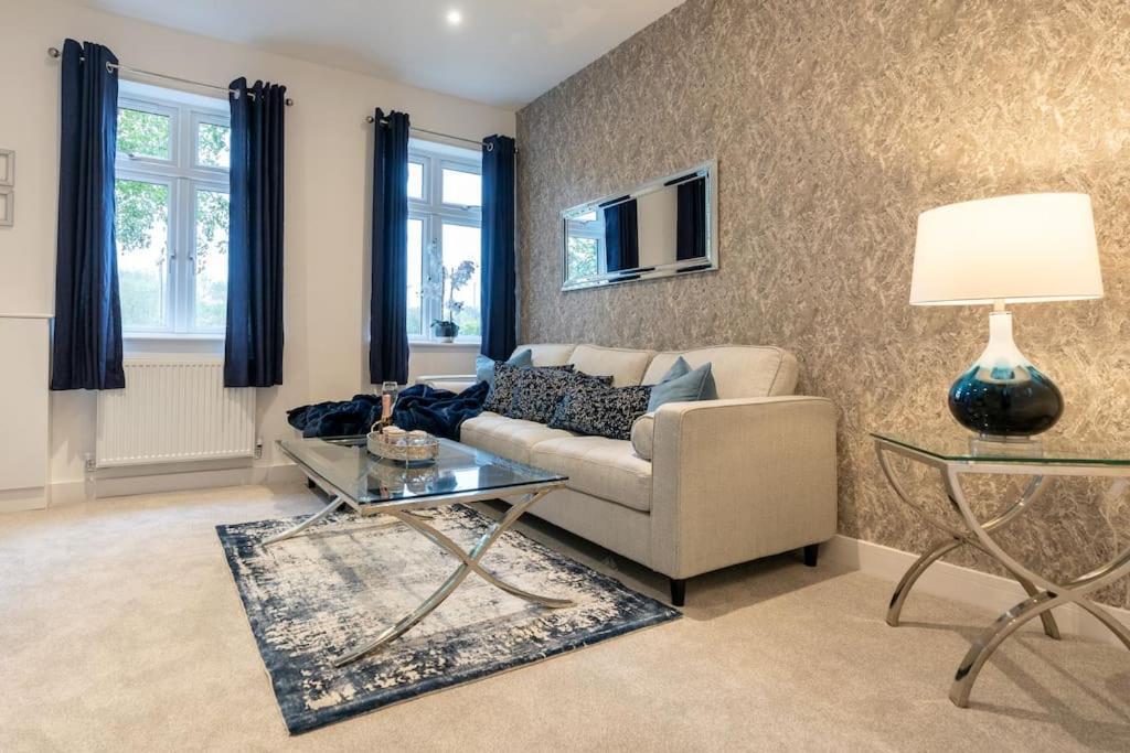 Luxury Living Away From Home Redhill  Esterno foto