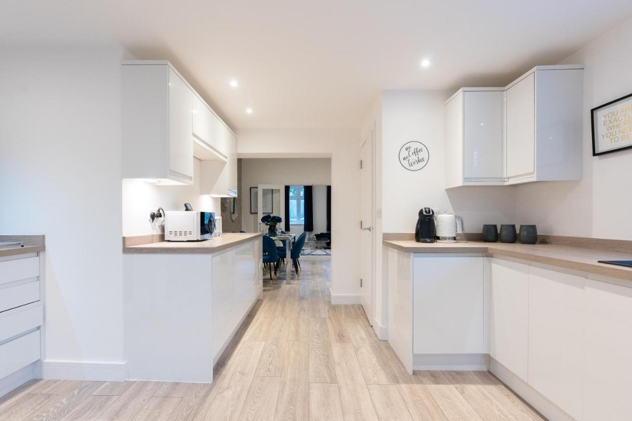 Luxury Living Away From Home Redhill  Esterno foto